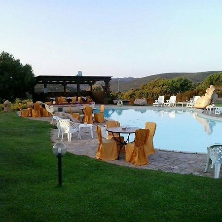 Hotel Ristorante La Tana Di Li Mazzoni Trinita d'Agultu e Vignola Ngoại thất bức ảnh