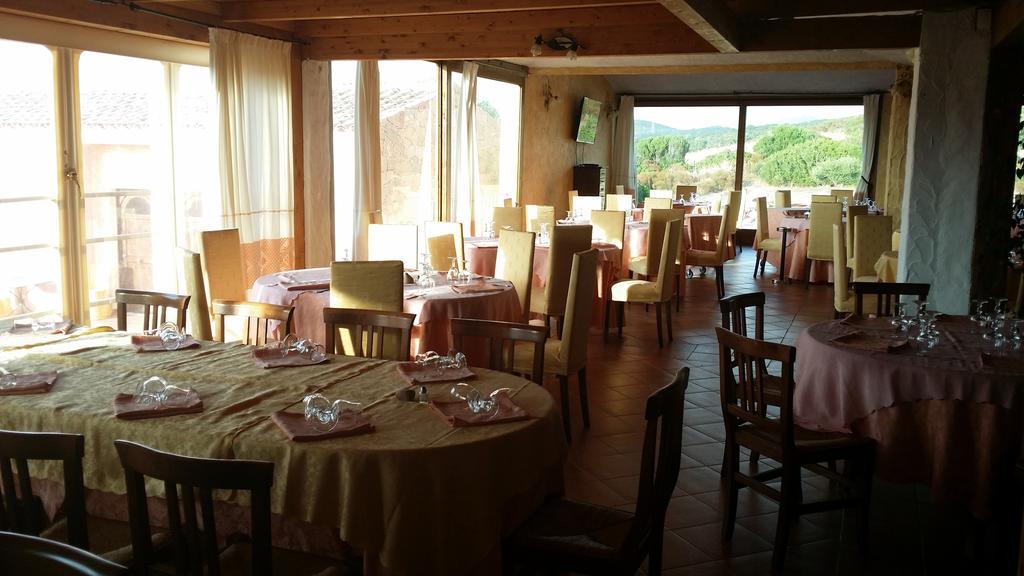 Hotel Ristorante La Tana Di Li Mazzoni Trinita d'Agultu e Vignola Ngoại thất bức ảnh