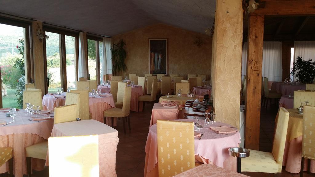 Hotel Ristorante La Tana Di Li Mazzoni Trinita d'Agultu e Vignola Phòng bức ảnh