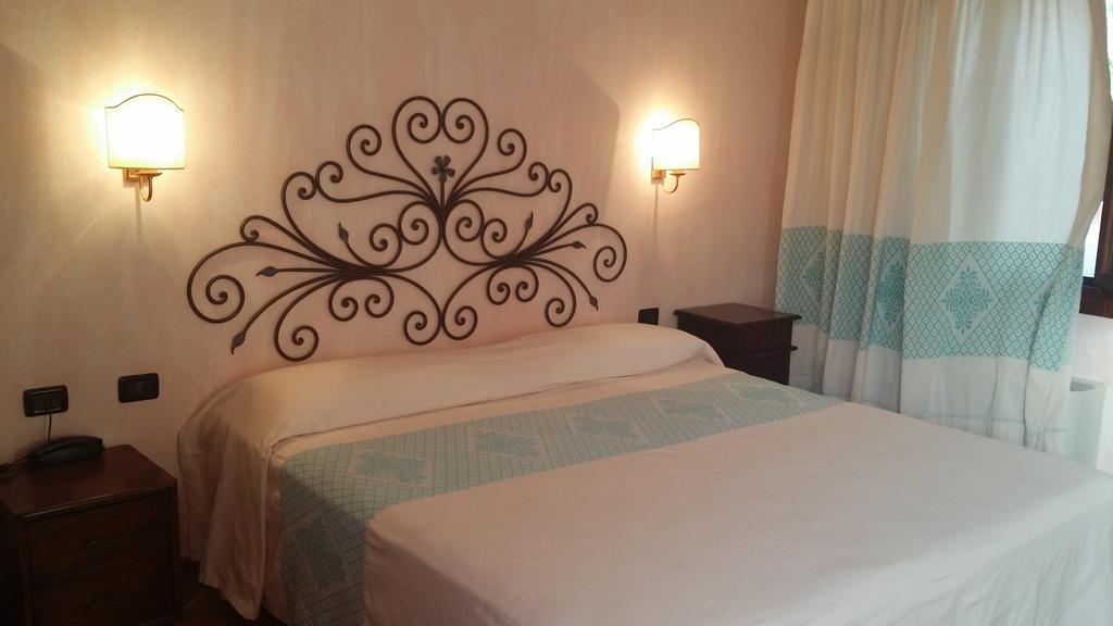 Hotel Ristorante La Tana Di Li Mazzoni Trinita d'Agultu e Vignola Phòng bức ảnh