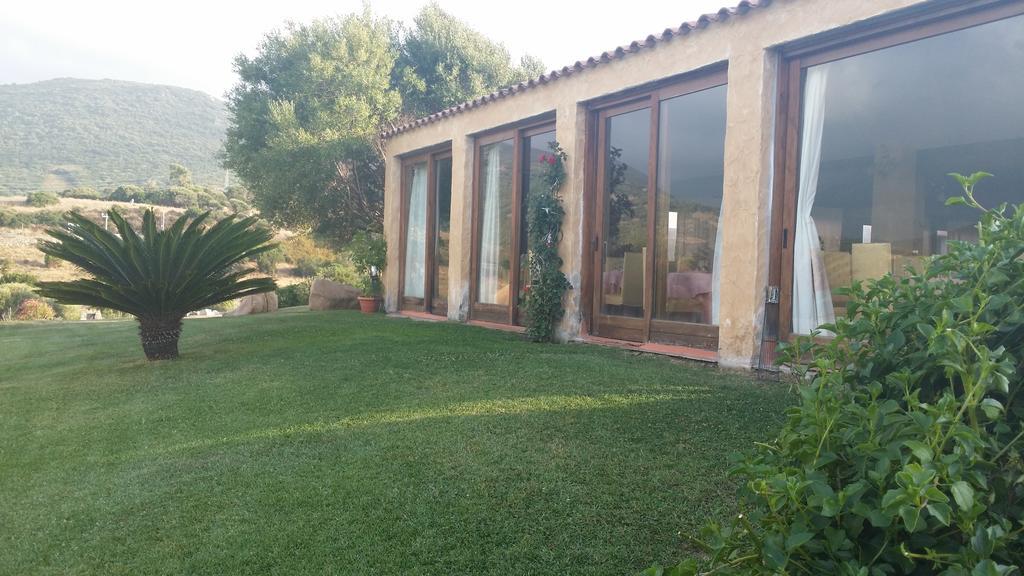 Hotel Ristorante La Tana Di Li Mazzoni Trinita d'Agultu e Vignola Ngoại thất bức ảnh