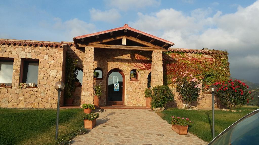 Hotel Ristorante La Tana Di Li Mazzoni Trinita d'Agultu e Vignola Ngoại thất bức ảnh