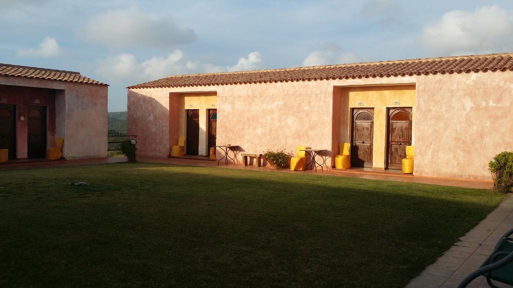 Hotel Ristorante La Tana Di Li Mazzoni Trinita d'Agultu e Vignola Ngoại thất bức ảnh