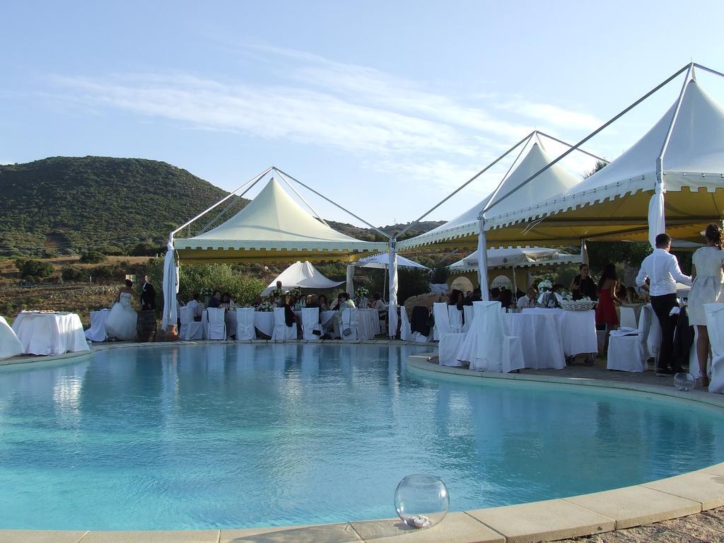 Hotel Ristorante La Tana Di Li Mazzoni Trinita d'Agultu e Vignola Ngoại thất bức ảnh